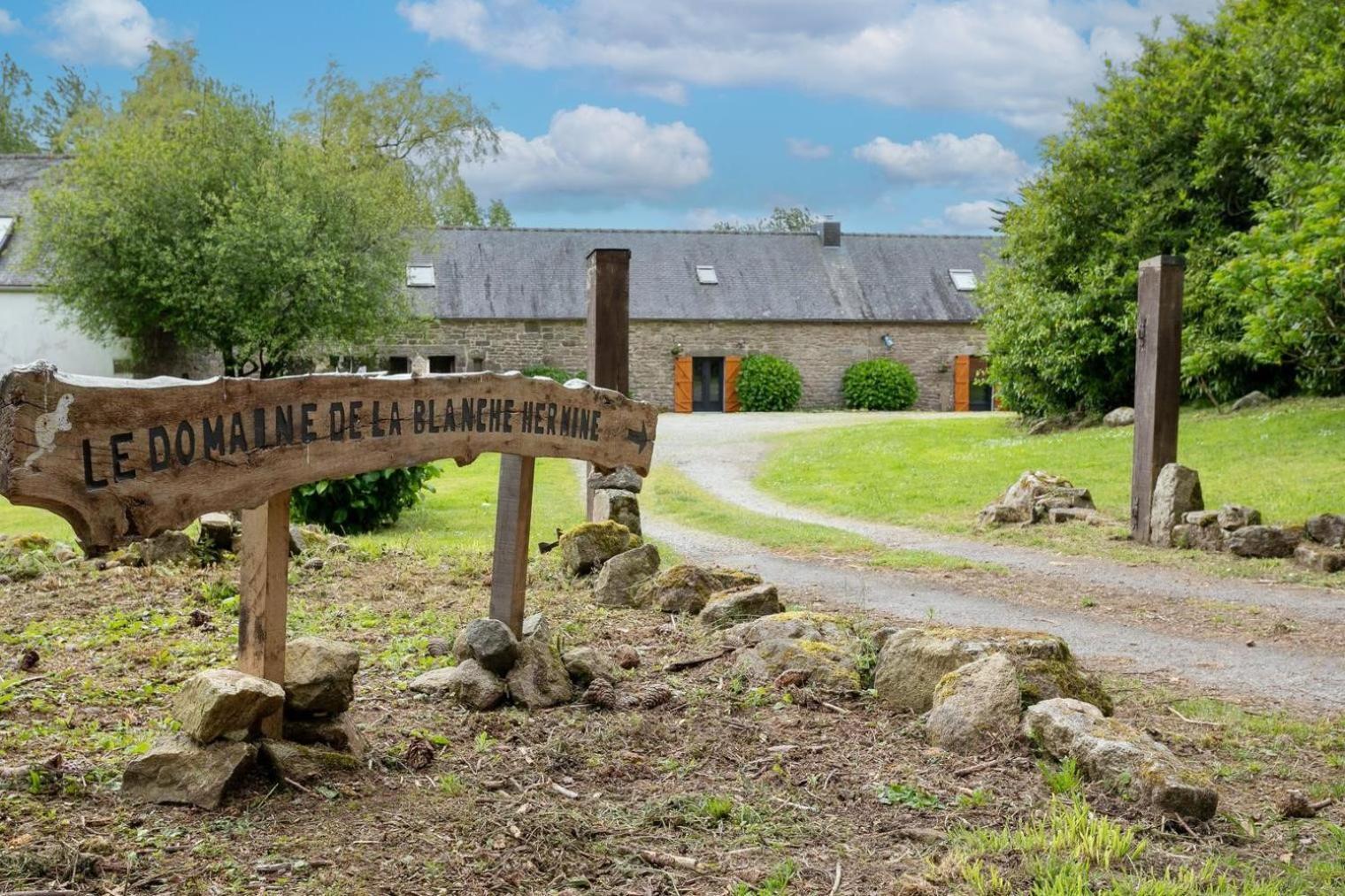 Domaine De La Blanche Hermine Plounerin Extérieur photo